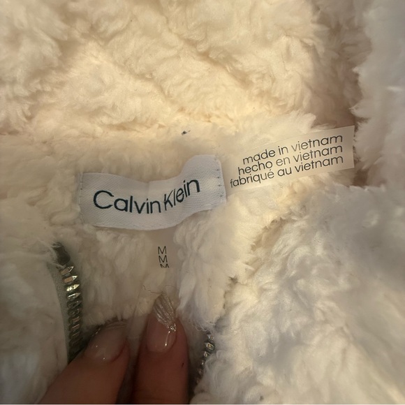 NWT Calvin Klein Cream Women's Chevron Faux Fur Vest Size Medium - Picture 4 of 9